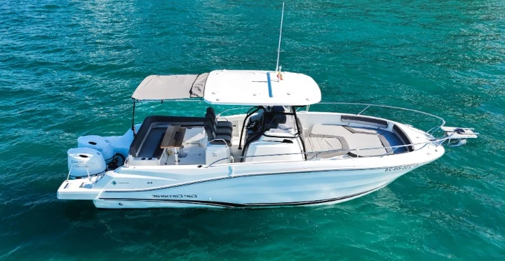 Bootverhuur Jeanneau Cap Camarat 9.0 CC in Sitges via SamBoat