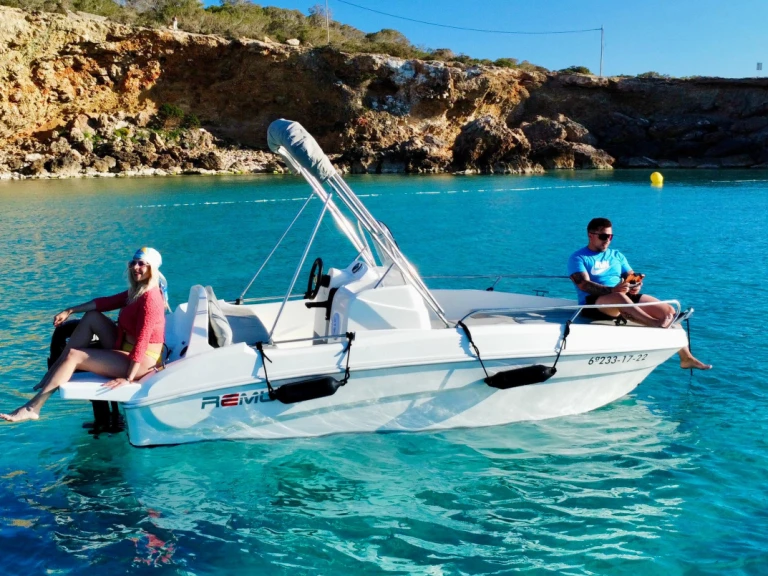 Bootverhuur Sant Antoni de Portmany goedkoop Remus 450 open