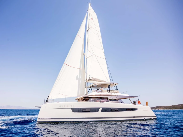 Catamaran te huur in Piraeus voor de beste prijs