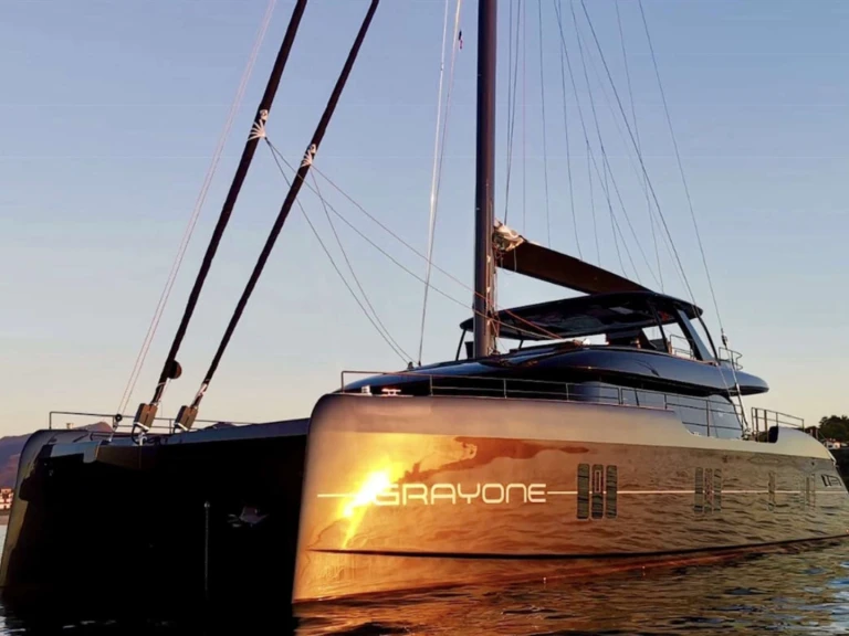 Catamaran te huur in Néa Péramos voor de beste prijs