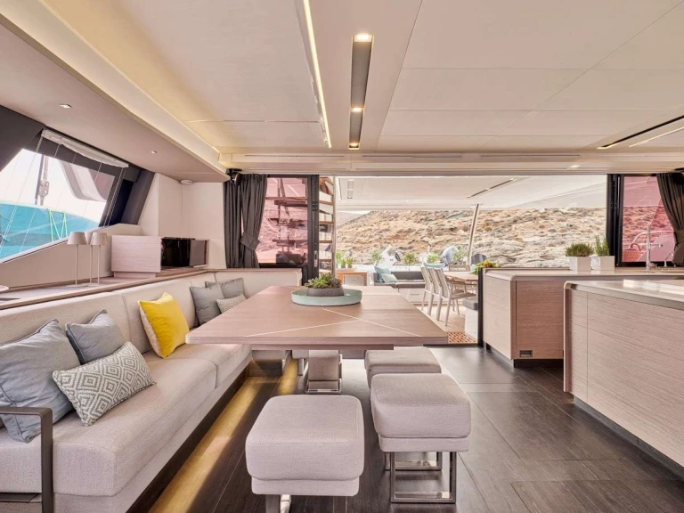 Verhuur Catamaran Fountaine Pajot met vaarbewijs