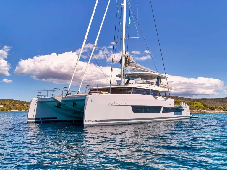 Catamaran te huur in Piraeus voor de beste prijs