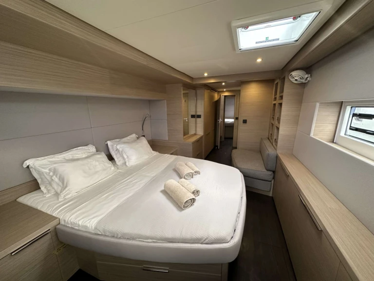 Catamaran te huur in Néa Péramos voor de beste prijs