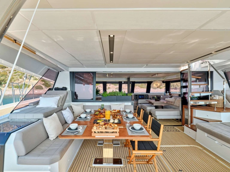 Huur Catamaran met of zonder schipper Fountaine Pajot in Néa Péramos
