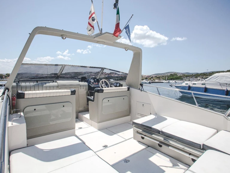Huur Motorboot met of zonder schipper Riva in Porto Pozzo