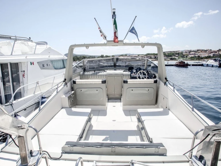 Verhuur Motorboot in Porto Pozzo - Riva Bravo 38 special