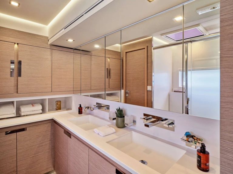 Verhuur Catamaran in El Gouna - Fountaine Pajot Fountaine Pajot Alegria 67 (4 cab)