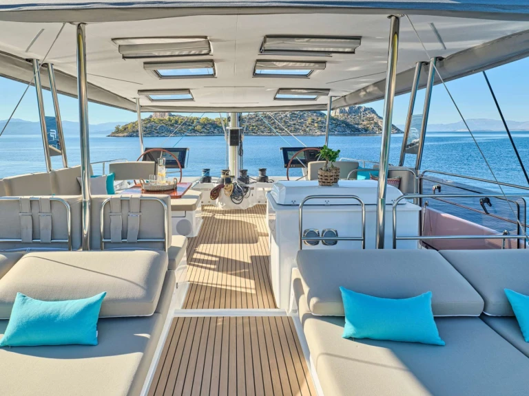 Huur Catamaran met of zonder schipper Fountaine Pajot in Néa Péramos