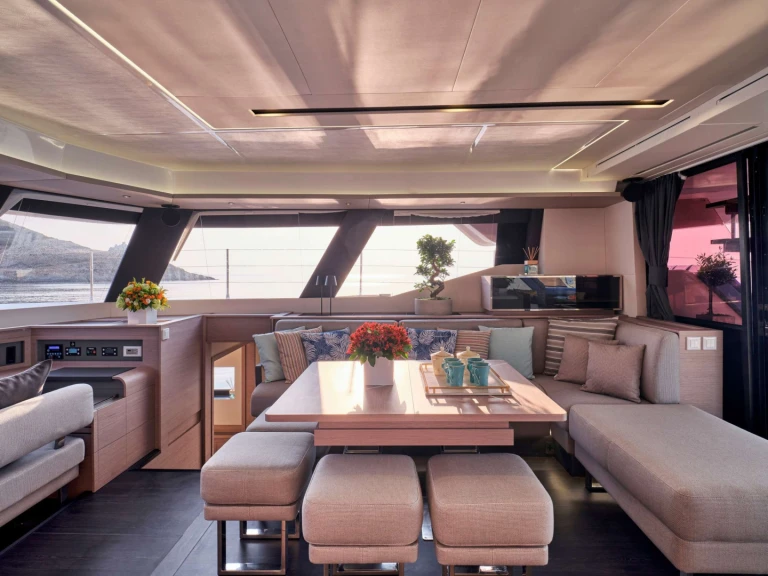 Catamaran te huur in Néa Péramos voor de beste prijs