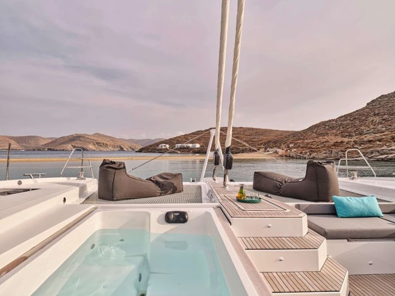 Verhuur Catamaran in Néa Péramos - Fountaine Pajot Fountaine Pajot Alegria 67 (5 cab)
