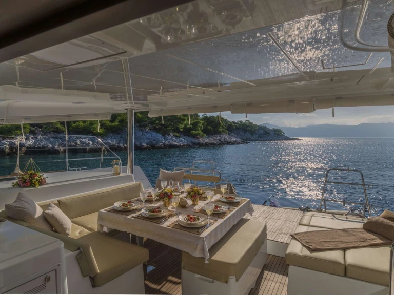 Catamaran te huur in Toúrlos voor de beste prijs