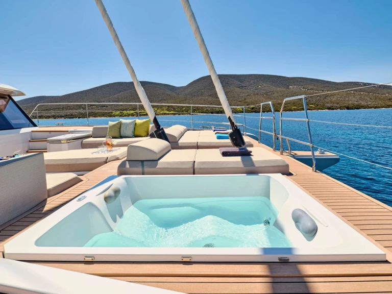 Bootverhuur Piraeus goedkoop Fountaine Pajot Thira 80