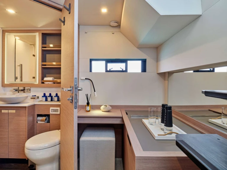 Jachthuur in Palaio Faliro - Fountaine Pajot Fountaine Pajot Power Alegria 67 (4 cab) via SamBoat