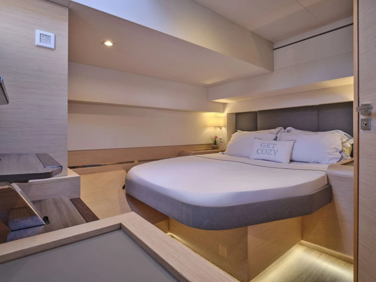 Fountaine Pajot Fountaine Pajot Alegria 67 (5 cab) te huur van particulier of professional in Néa Péramos