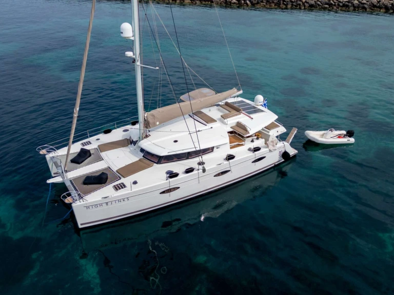 Huur een Fountaine Pajot Fountaine Pajot Sanya 57 (4 cab) in Álimos
