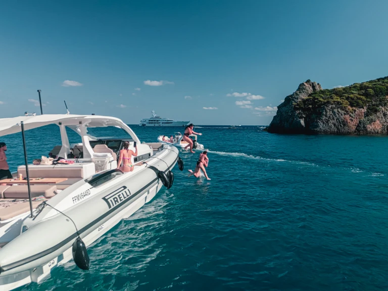 Bootverhuur Castellammare di Stabia goedkoop Pirelli 50 EFB