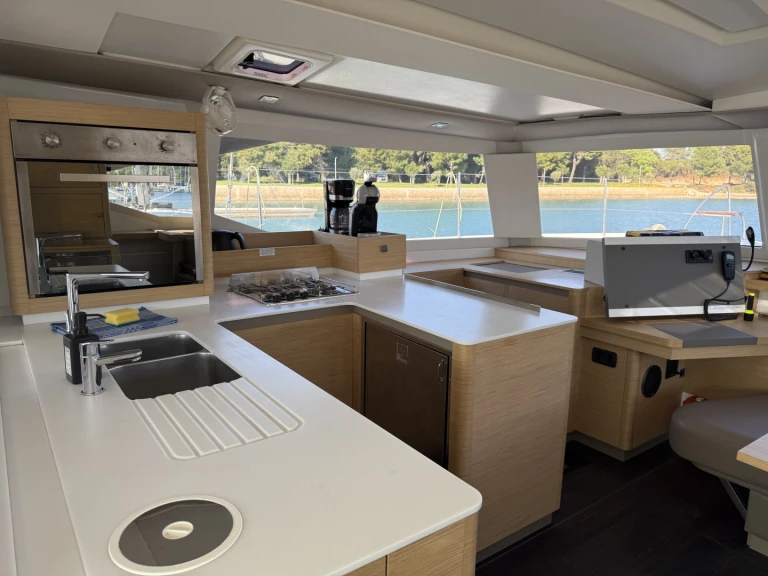 Huur Catamaran met of zonder schipper Fountaine Pajot in Pula