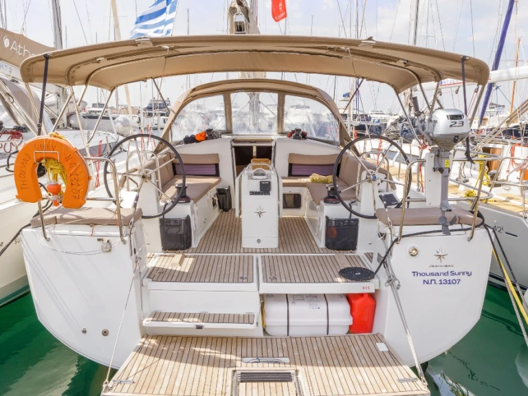 Huur een Jeanneau Sun Odyssey 440 in Néa Péramos