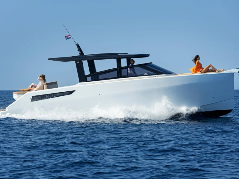 Huur Motorboot met of zonder schipper Custom Made in Hvar