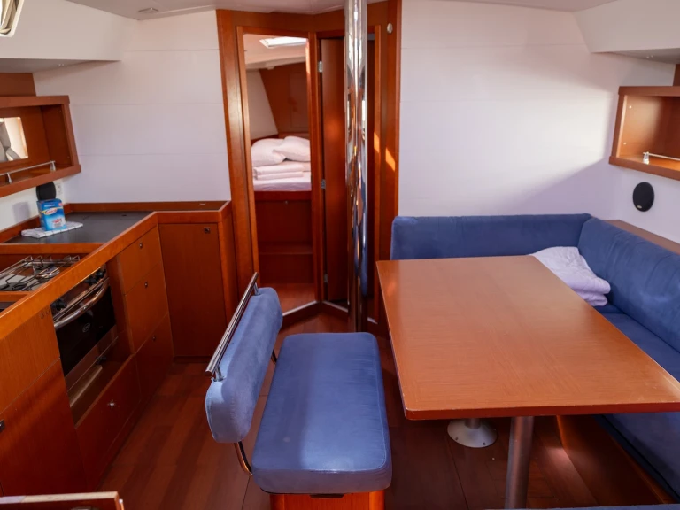 Huur een Bénéteau Oceanis 45 in Biograd na Moru