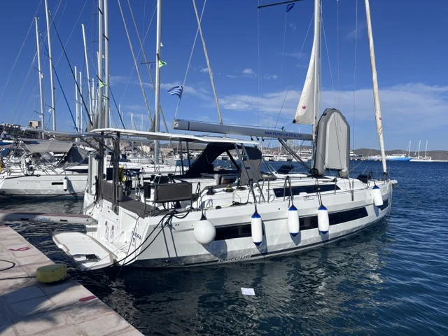 Verhuur Zeilboot in Lávrio - Dufour Dufour 44