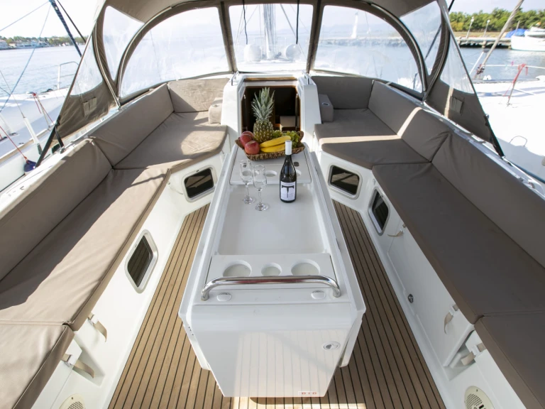 Zeilboot te huur in Neo Klima voor de beste prijs