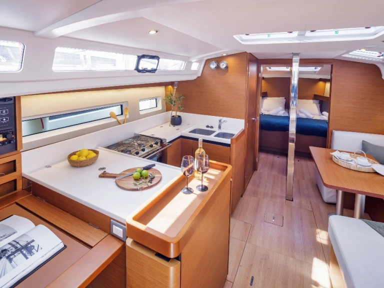 Bootverhuur Néa Péramos goedkoop Sun Odyssey 440