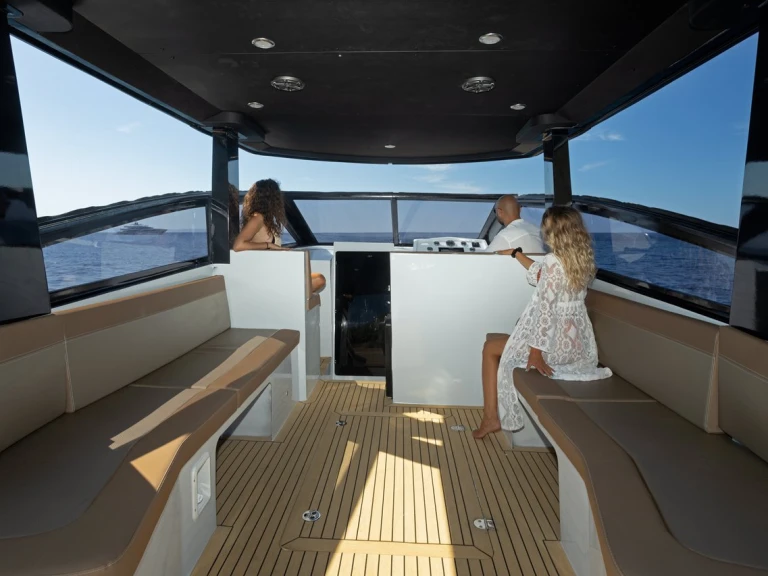 Huur Motorboot met of zonder schipper Custom Made in Hvar