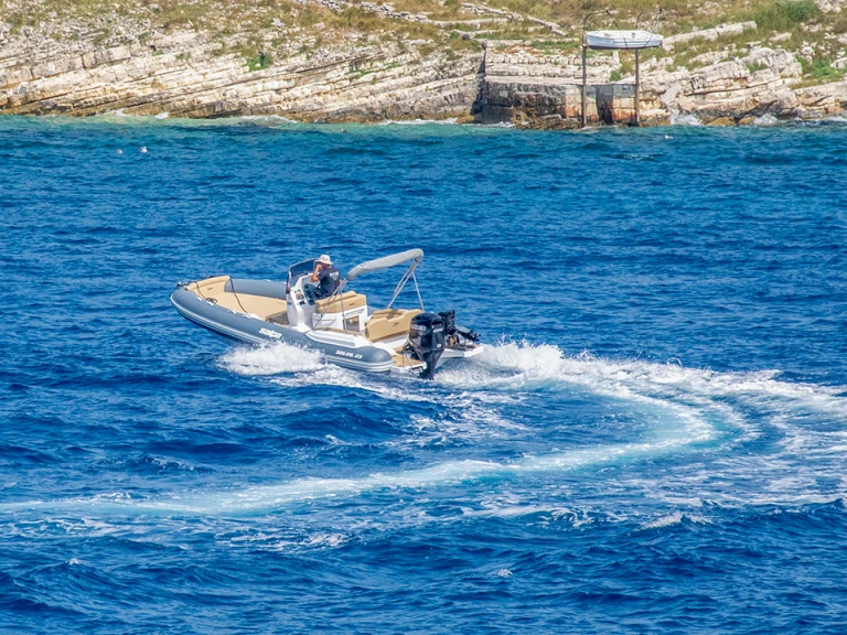 Huur RIB met of zonder schipper Salpa in Gáïos