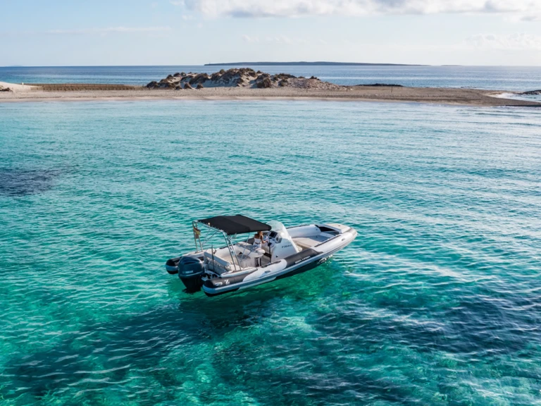 Zodiac Sea Hawk 800 te huur van particulier of professional in Ibiza Town
