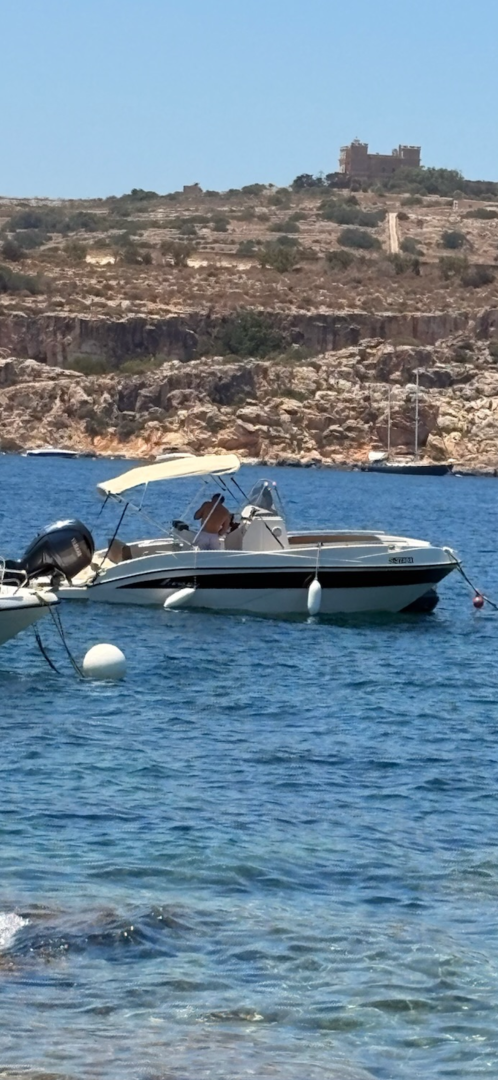Motorboot te huur in Saint Paul's Bay voor de beste prijs