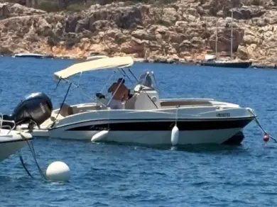 Motorboot te huur in Saint Paul's Bay voor de beste prijs