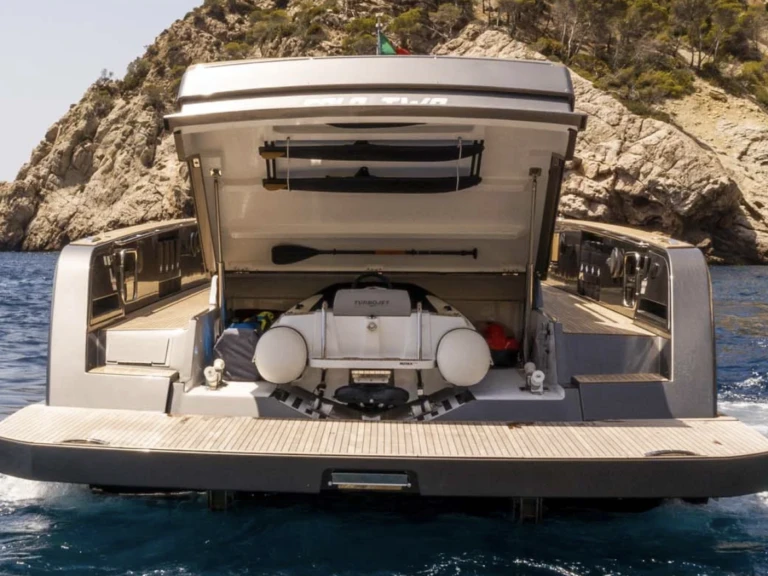 Verhuur Motorboot Pardo Yachts met vaarbewijs