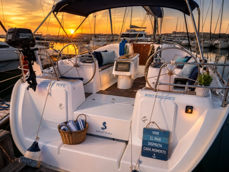 Bootverhuur Bénéteau Cyclades 43.3 in Port d'Alicante via SamBoat