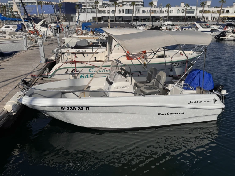 Huur een Jeanneau Cap Camarat 4.7 CC Style in Alicante