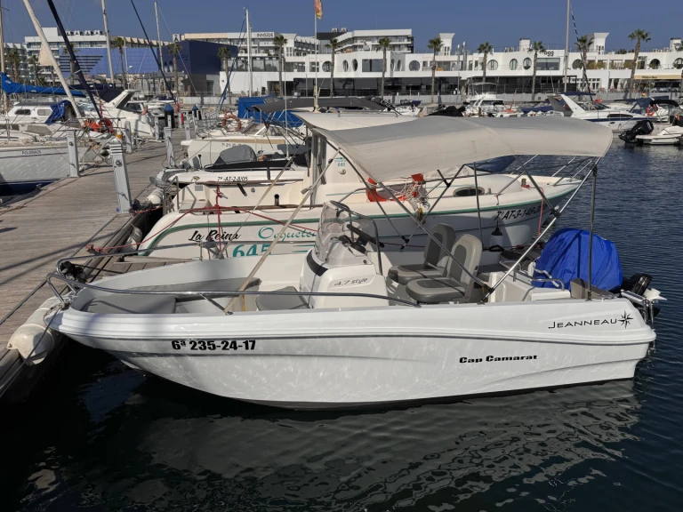 Verhuur Motorboot in Alicante - Jeanneau Cap Camarat 4.7 CC Style