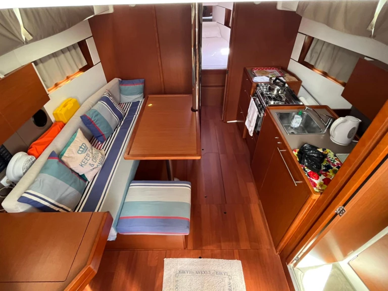 Verhuur Zeilboot Bénéteau met vaarbewijs