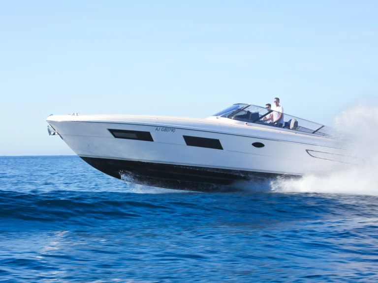 Bootverhuur Cannes goedkoop Itama 45