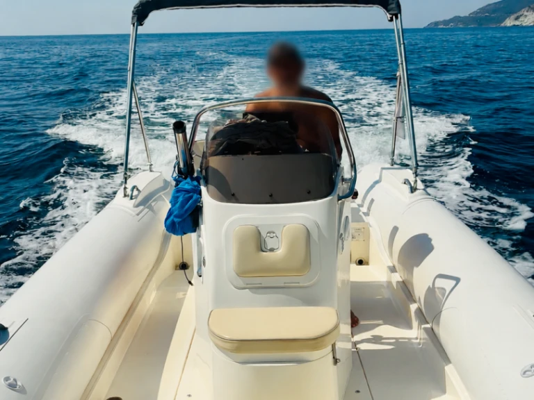 Bootverhuur Nuova Jolly Nuova Jolly 630 in Frankrijk via SamBoat
