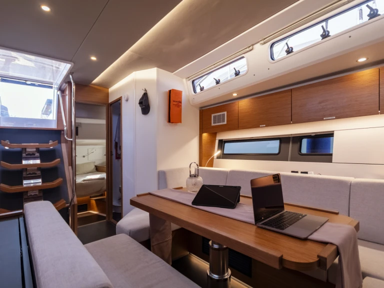 Bootverhuur Gouviá goedkoop Hanse 510