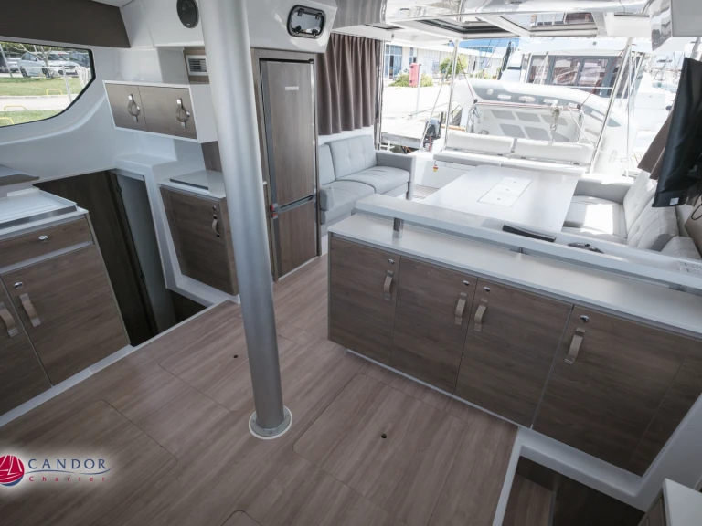 Catamaran te huur in Kaštel Gomilica voor de beste prijs