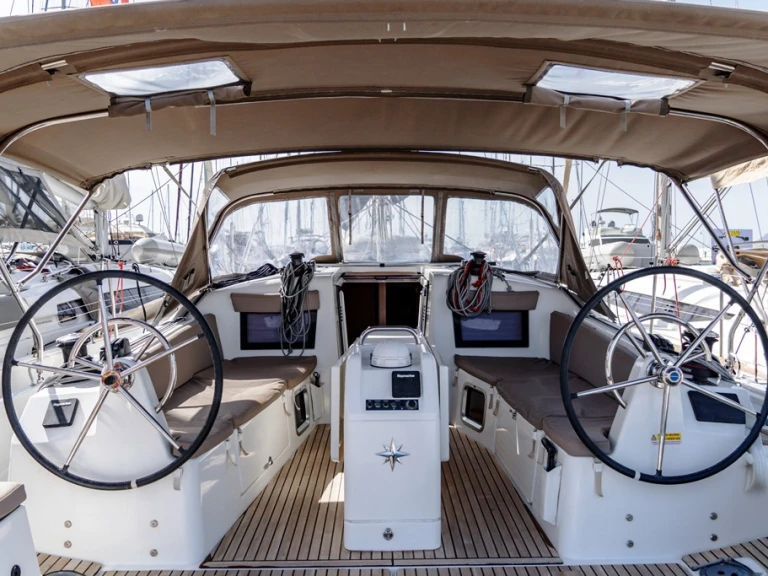 Huur een Jeanneau Sun Odyssey 410 in Benítses