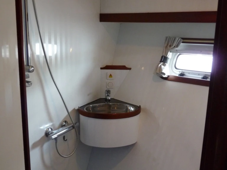 Bootverhuur Akkrum goedkoop Nowee Novi 42