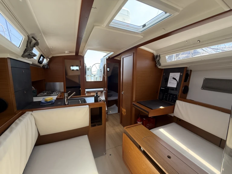 Bootverhuur Jeanneau Sun Odyssey 349 in Pula via SamBoat
