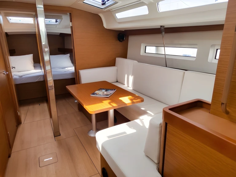 Bootverhuur Jeanneau Sun Odyssey 440 in Pula via SamBoat
