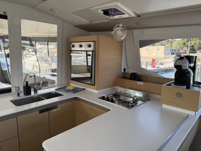 Fountaine Pajot Astrea 42 te huur van particulier of professional in Pula
