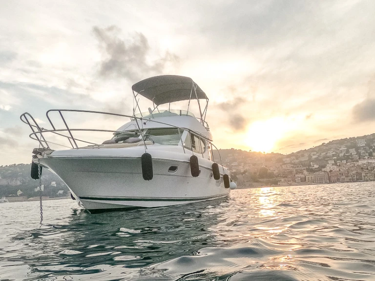 Huur een Jeanneau Prestige 32 Fly in Nice