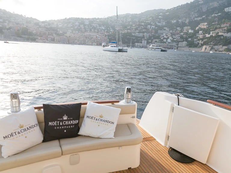 Bootverhuur Jeanneau Prestige 32 Fly in Nice via SamBoat