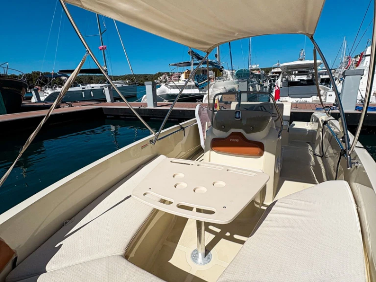 Bootverhuur Invictus  Invictus 190 FX in Mahon Port via SamBoat