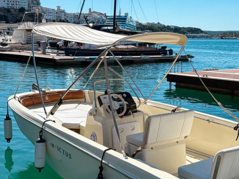 Huur Motorboot met of zonder schipper Invictus  in Mahon Port